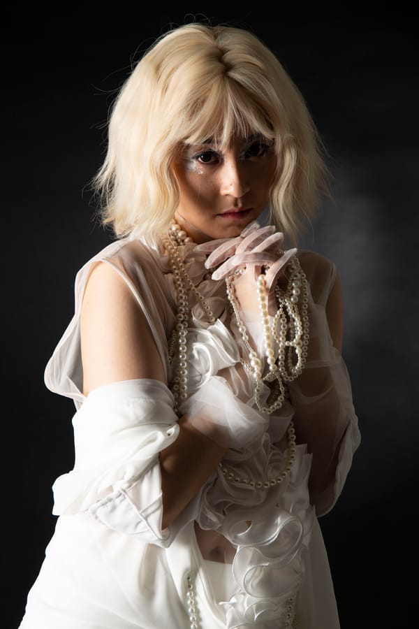 REQUIEM POUR UNE ROSE (White)